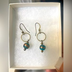 Earrings gold and ocean blue small beads